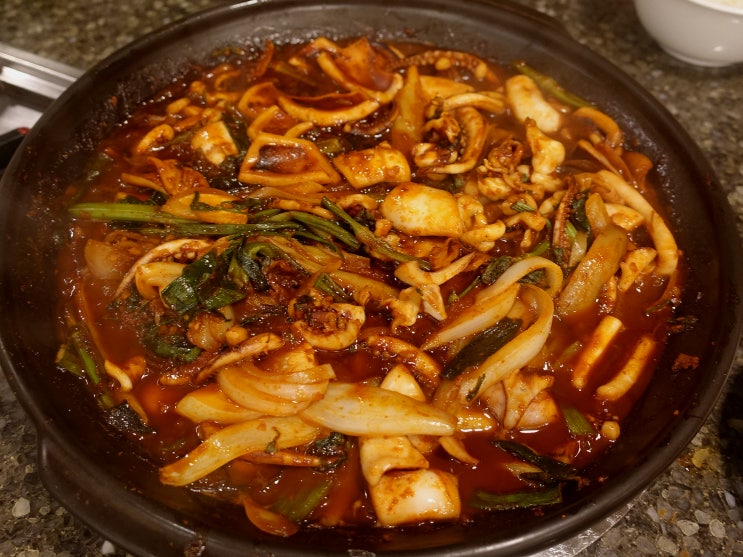 압구정역·신사동 맛집 4곳, 백반부터 장어·흑돼지까지 대표 이미지
